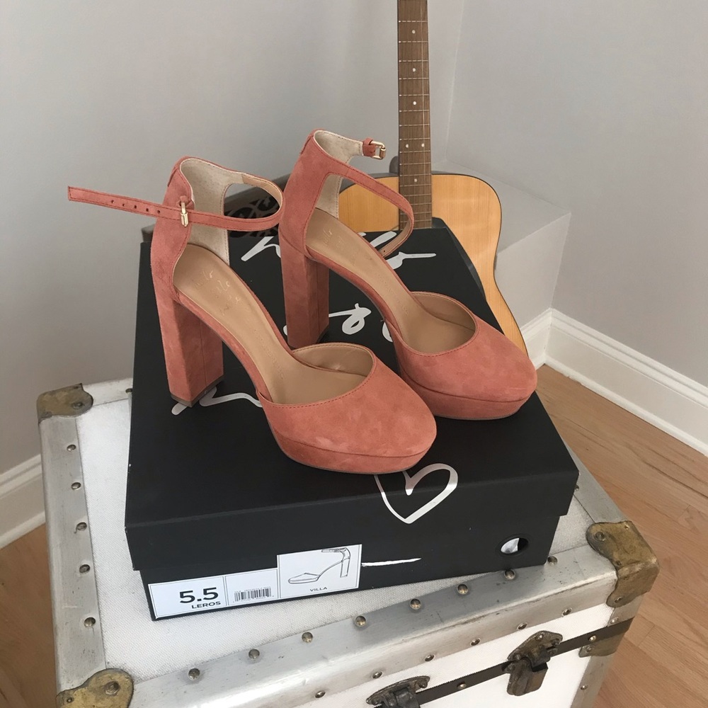 Banana Republic Platform Sandal. Size 5.5. NIB